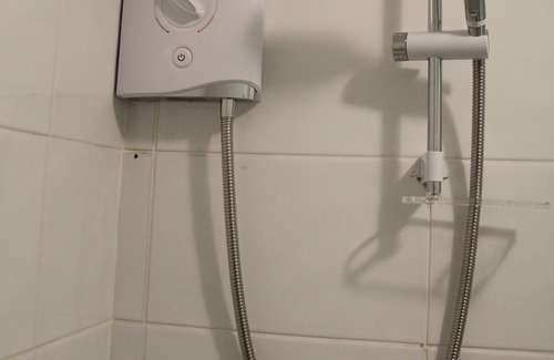 Tollcross Apartment | Castle Side, Edinburgh Old Town with Free Parking