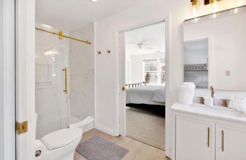 Eagle Mountain Estates House | Castlewood Retreat at Big Bear Central Modern Family Chalet