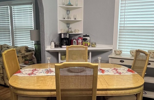 St. Petersburg - Clearwater House | Casual, fully stocked house in mixed use neighborhood in St Pete