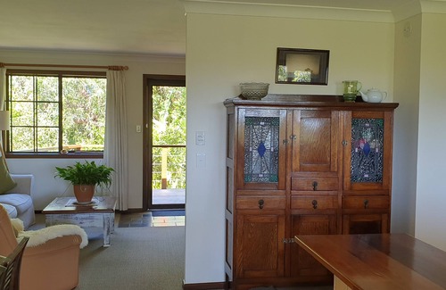 Bellingen Cottage | Casuarina Cottage - walk to town - Mountain views.