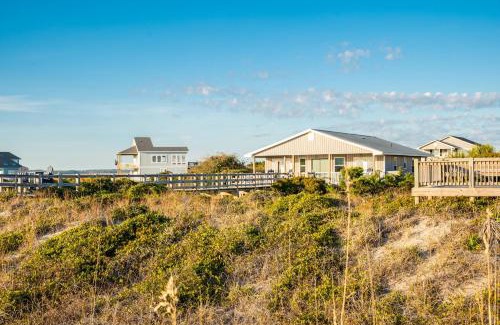 Caswell Beach House | Caswell Cabana by Oak Island Accommodations