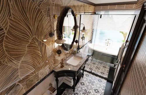 Cat Hai Cabin | Cat Ba Bonita Cruise Lan Ha & Ha Long with Balcony & Tub