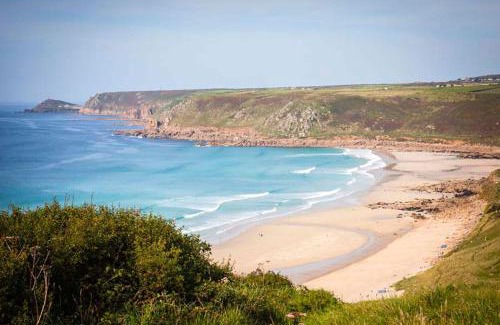 Sennen Cove House | Cat's Cradle, Cottage In Beautiful and Peaceful Location, Near Beach