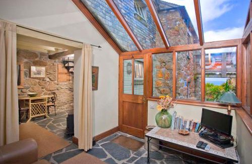 Sennen Cove House | Cat's Cradle, Cottage In Beautiful and Peaceful Location, Near Beach