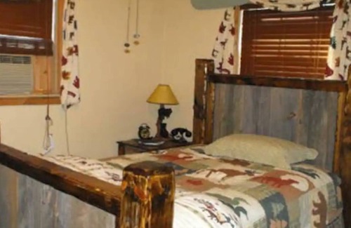 Alix House | Catalpa Cabin Rental