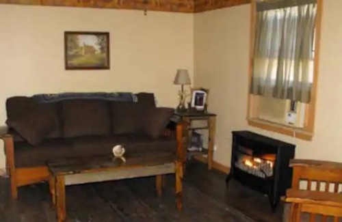 Alix House | Catalpa Cabin Rental