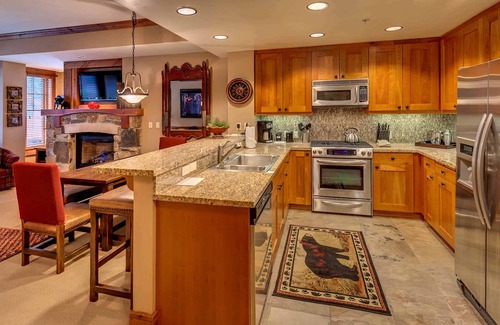 Truckee Condo | Catamount Lodge 211 - Luxury Slopeside 1 Bedroom