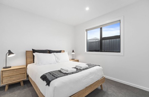 Wharewaka House | Catchn'relax Taupo - Stunning Modern 4 Bedroom, 3 Bathroom Home With Spa-pool