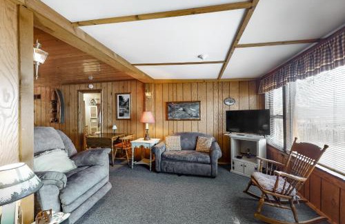Eagle River House | Catfish Cottage A