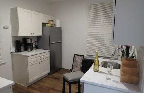 South Oakland Apartment | Cato Spacious 5BR Home Oakland Pittsburgh