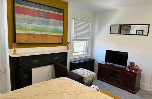 South Oakland Apartment | Cato Spacious 5BR Home Oakland Pittsburgh