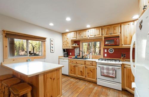 Stevensville House | Cattle Drive Cabin And Bunk House