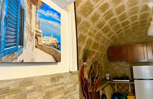 Mola di Bari Apartment | Cattleya apartment. Mola di bari