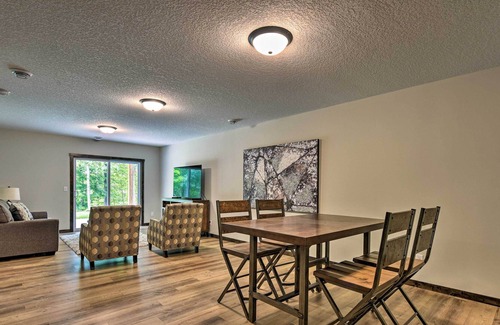 Lake Shore House | Causeway on Gull Retreat w/ Boat Slip on Lake