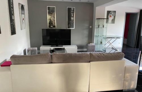 Cavaliere Beach Apartment | CAVALIERE APT 125M2 PISCINE