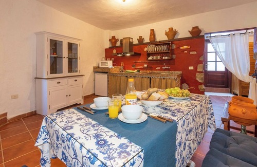 Moya House | Cave House in Fontanales with Pool & Jacuzzi
