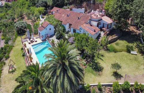 Moya House | Cave House in Fontanales with Pool & Jacuzzi