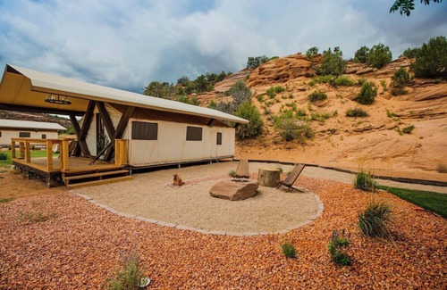 Kanab Cabin | Cave Lakes Canvas Cabin Suite with Soaker tub #2