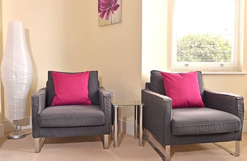 Eastbourne Seafront Apartment | Cavendish 2-bed stylish flat close to beach, theatres and town centre for 4