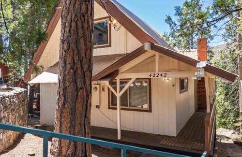 West Village House | Cavu Cabin - A Classic Mountainside Escape