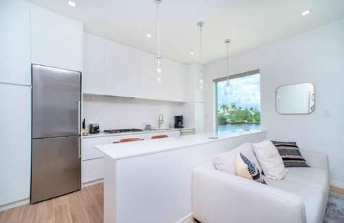 Seven Mile Beach Villa | Cayman Luxury Rentals at One Canal Point