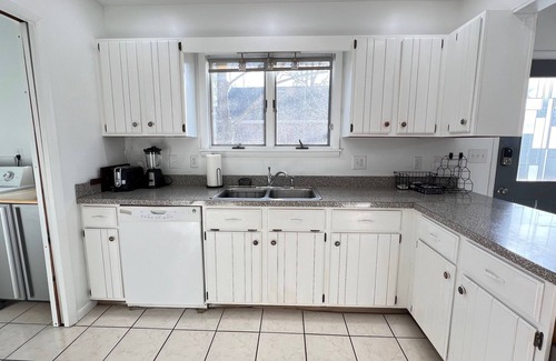 Town of Ledyard House | CAYUGA LAKE LIVING WITH SUNSETS IN VILLAGE OF AURORA