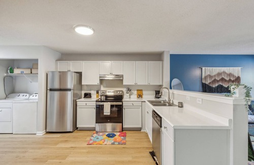 Westover Apartment | CB 3504-102 Fayetteville Oasis I Modern, Comfy