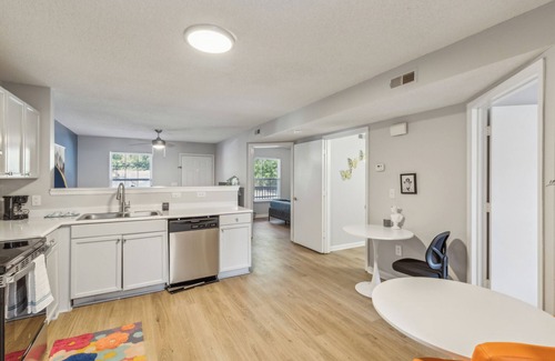 Westover Apartment | CB 3504-102 Fayetteville Oasis I Modern, Comfy
