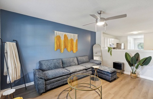 Westover Apartment | CB 3504-103 Fayetteville Oasis I Modern, Comfy