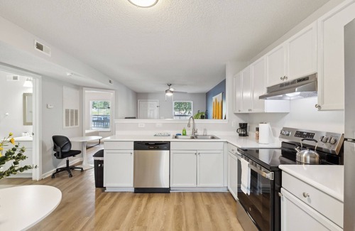 Westover Apartment | CB 3504-103 Fayetteville Oasis I Modern, Comfy