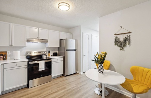 Westover Apartment | CB 3504-103 Fayetteville Oasis I Modern, Comfy