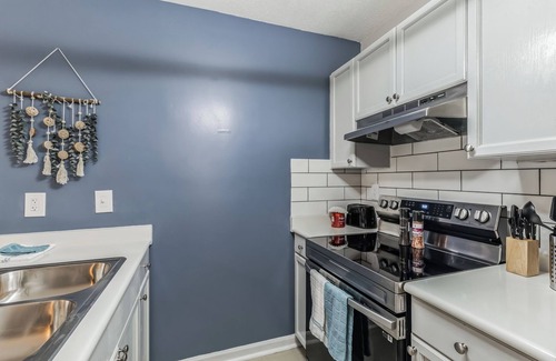 Westover Apartment | CB 965-301 Modern Fayetteville Charm