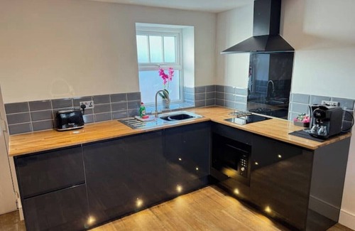 Nantwich House | Cedar Barn - Nantwich with Hot Tub
