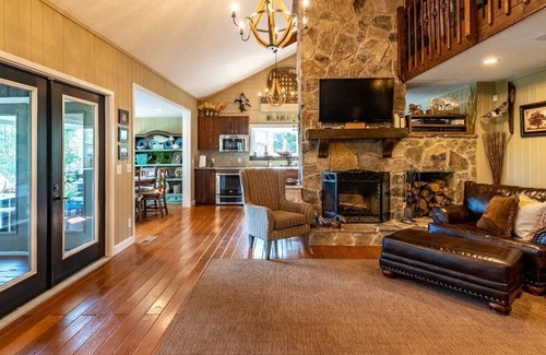Leesburg House | Cedar Bluff Alabama Lake House