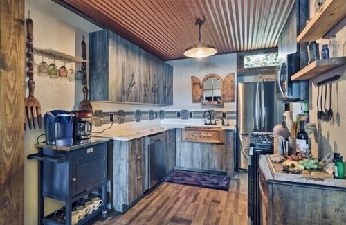 Fayetteville House | Cedar Bluff Hobbit House - Lake View, 3 private gated acres