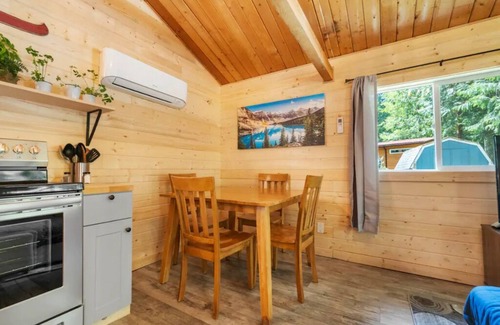 Ashford House | Cedar Cabin @ Rainier-Hot tub-AC-WiFi