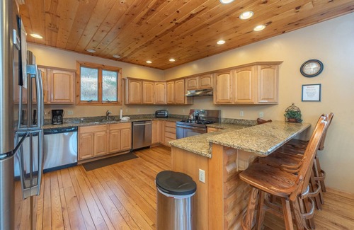 McHenry House | Cedar Chateau: Lake Access, indoor Pool, Hot Tub!