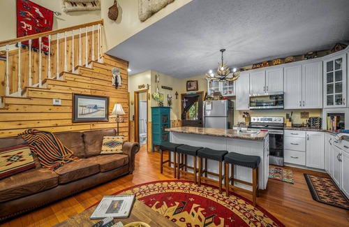 Mentone Cabin | Cedar Cove-fishing, hot tub, fire pit & playhouse