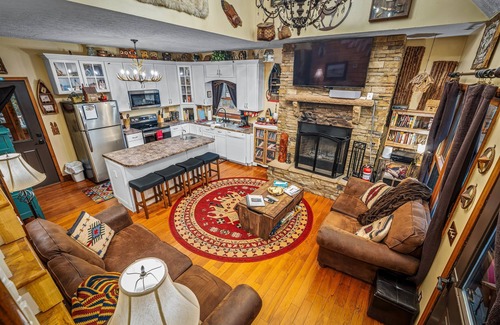 Mentone Cabin | Cedar Cove-fishing, hot tub, fire pit & playhouse