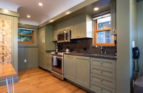Homewood House | Cedar Crest - Mallard Cottage 5