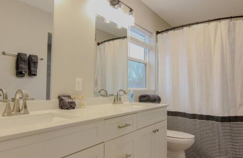 Cedar Falls Apartment | Cedar Falls Townhome - New Construction - 3 KINGS!