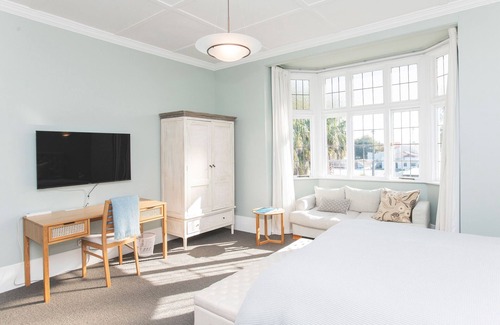Gisborne Bed & Breakfast | Cedar House