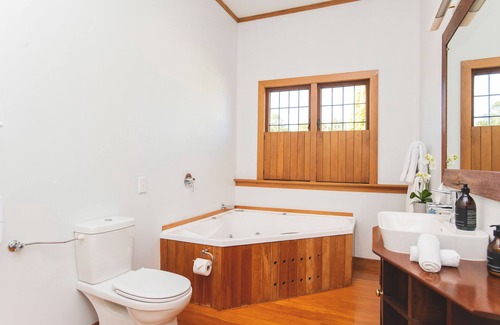 Gisborne Bed & Breakfast | Cedar House