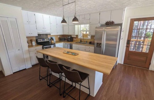 Buckhead House | Cedar Lake Retreat