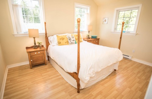 Meaford House | Cedar Lodge An intimate home away from home across the street is Georgian Bay