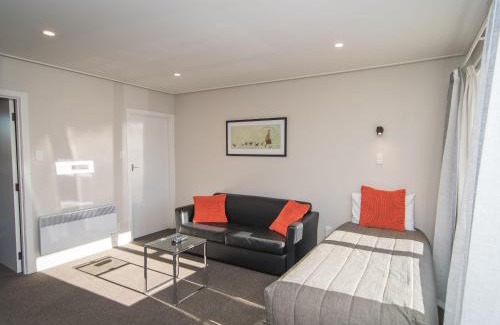 Timaru Hotel | Cedar Lodge Motel