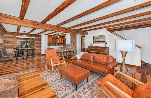 Hendersonville House | Cedar Lodge of Music City