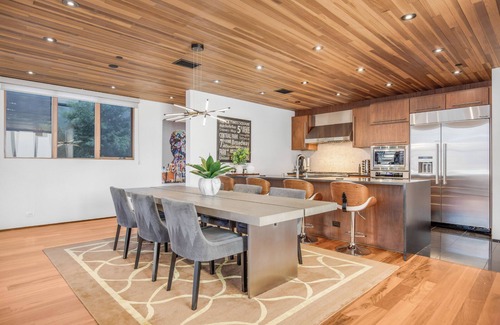 Venice House | Cedar Loft Villa - 3BR with Rooftop Views and Luxe Amenities