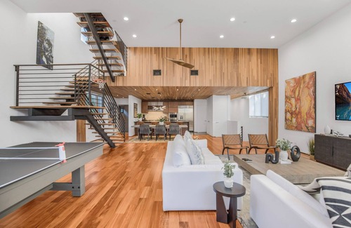 Venice House | Cedar Loft Villa - 3BR with Rooftop Views and Luxe Amenities