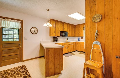Brevard Cabin | Cedar Mountain Cabin, 2 Mi to DuPont State Forest!